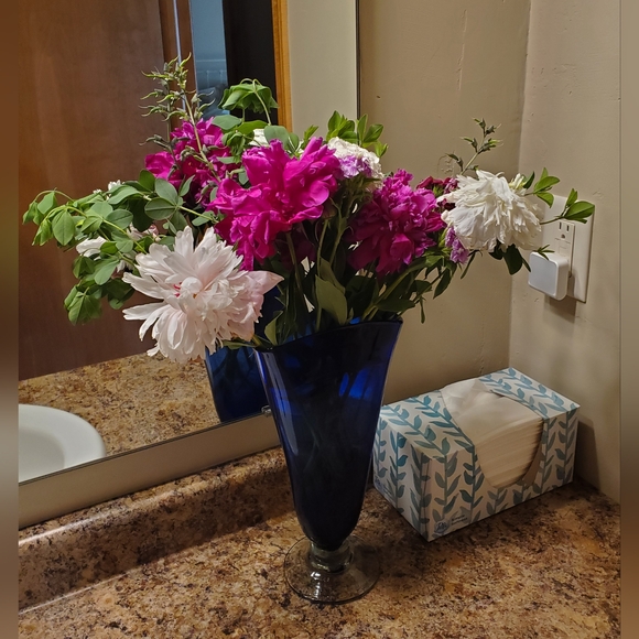 💙 Vintage Hand-Blown Art Glass Cobalt Fan Vase - Picture 2 of 10